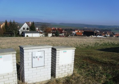 Pozemek 996m2 Liteň v klidné části obce s novou zástavbou