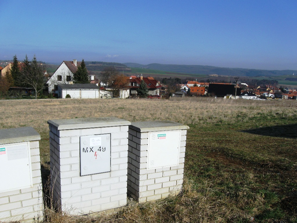 Pozemek 996m2 Liteň v klidné části obce s novou zástavbou